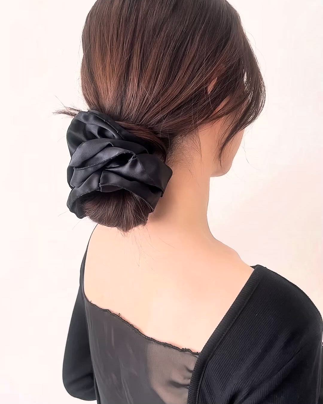 セール】サテン ボリューム フリル シュシュ（シュシュ）｜CEMONEMO