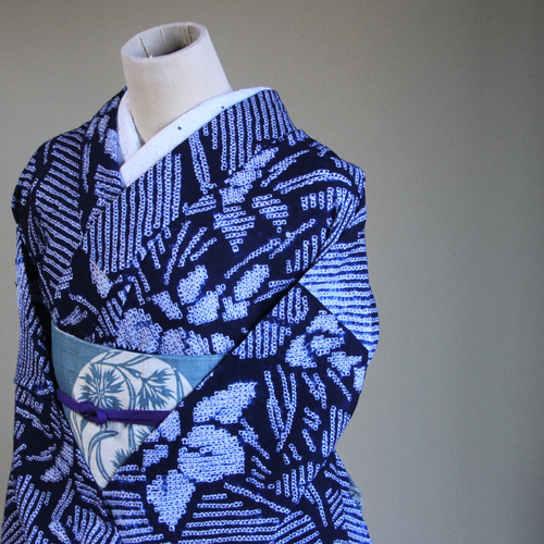 ◇現代 有松鳴海絞 浴衣◇【濃紺】意外と珍しい絞りのあやめ柄 静謐な