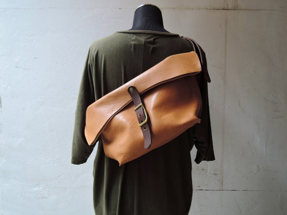 メッセンジャーバッグ 姫路レザー キャメル×ダークブラウン【OR320S