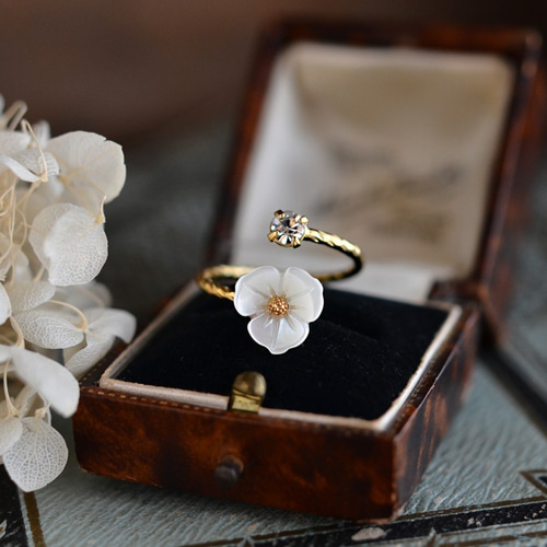 白蝶貝のお花リング 指輪・リング lovebird 通販 10601117｜Creema