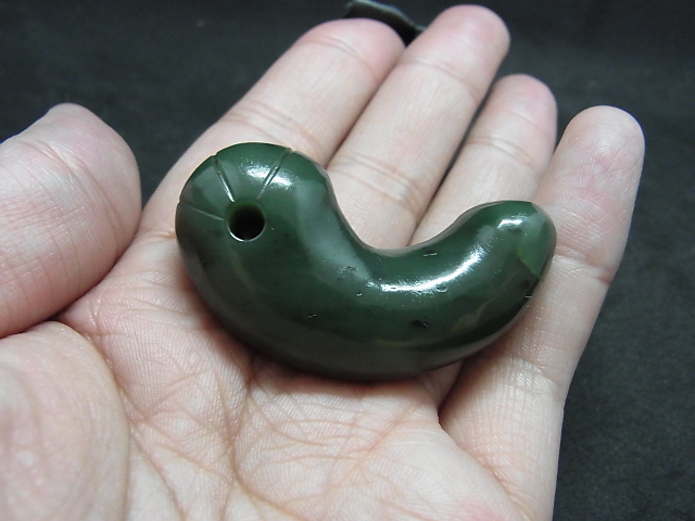 出雲石製勾玉 （碧玉） 古墳時代 - Chagamocraft (チャガモクラフト)