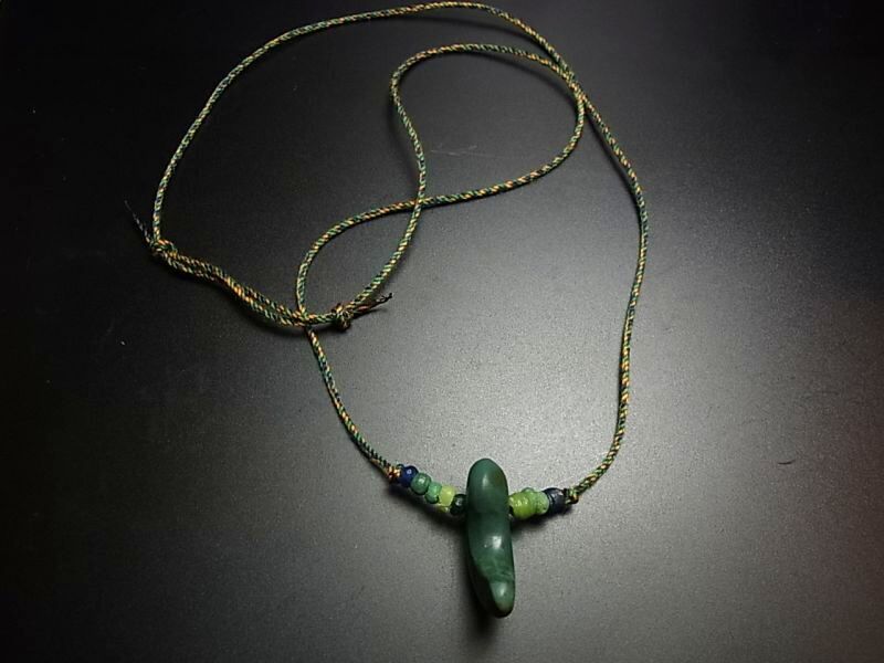 出雲石製（碧玉)勾玉・古墳時代と古代発掘・瑠璃玉のネックレス