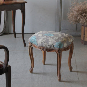 シャビーシックな印象のスツール（高さ50cm）張り替え済み フランス