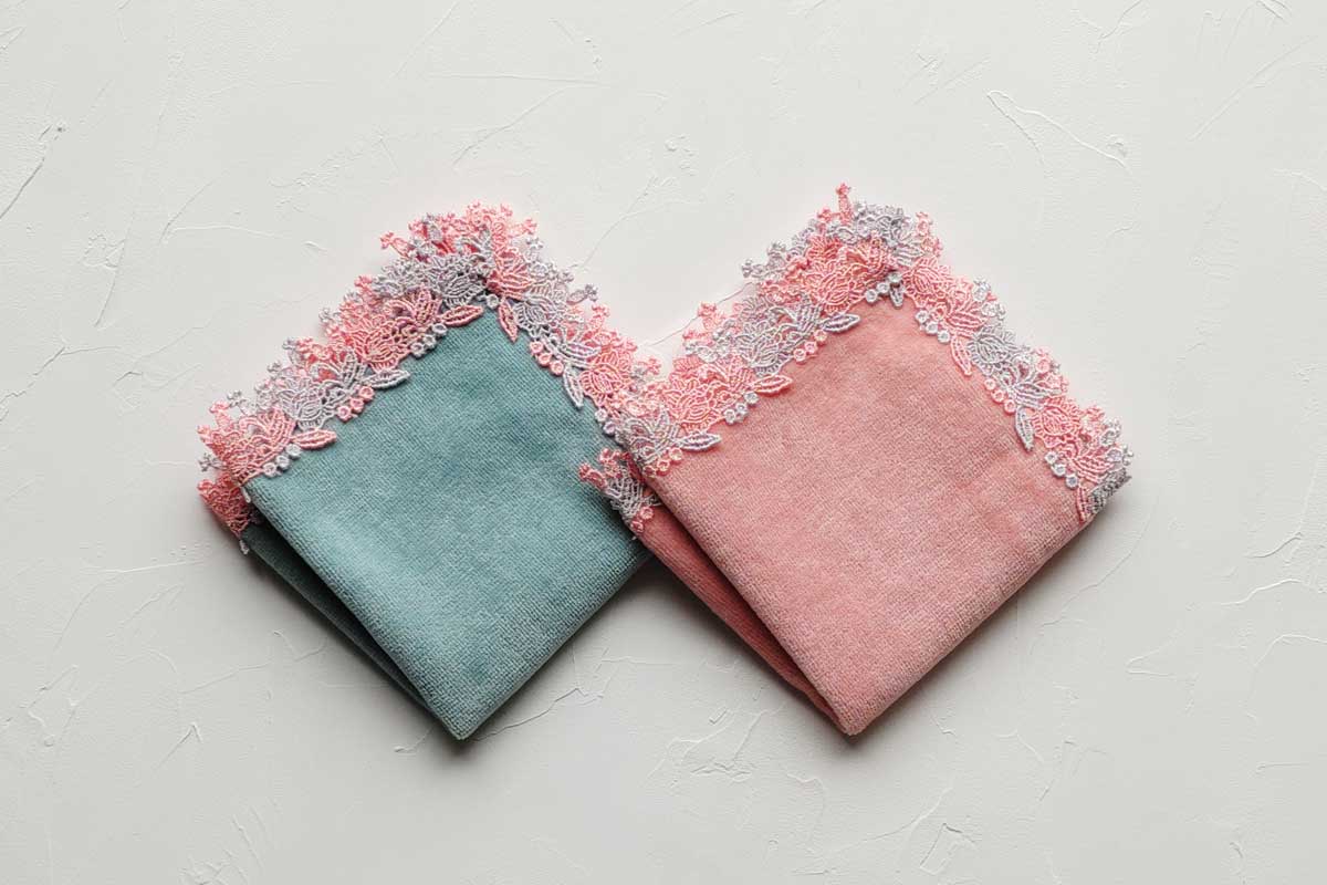 可憐で上品なデザインで日常使いやギフトにおすすめ。オンライン限定