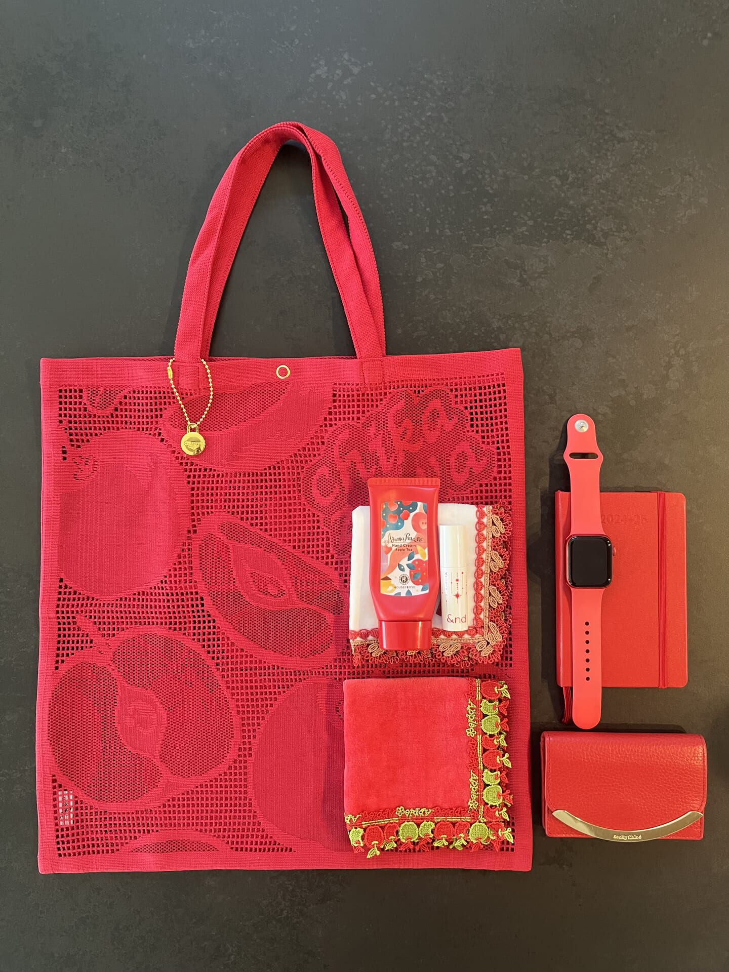 お客様の愛用品とエピソードをご紹介！「わたしの愛用品」2024 | 横浜