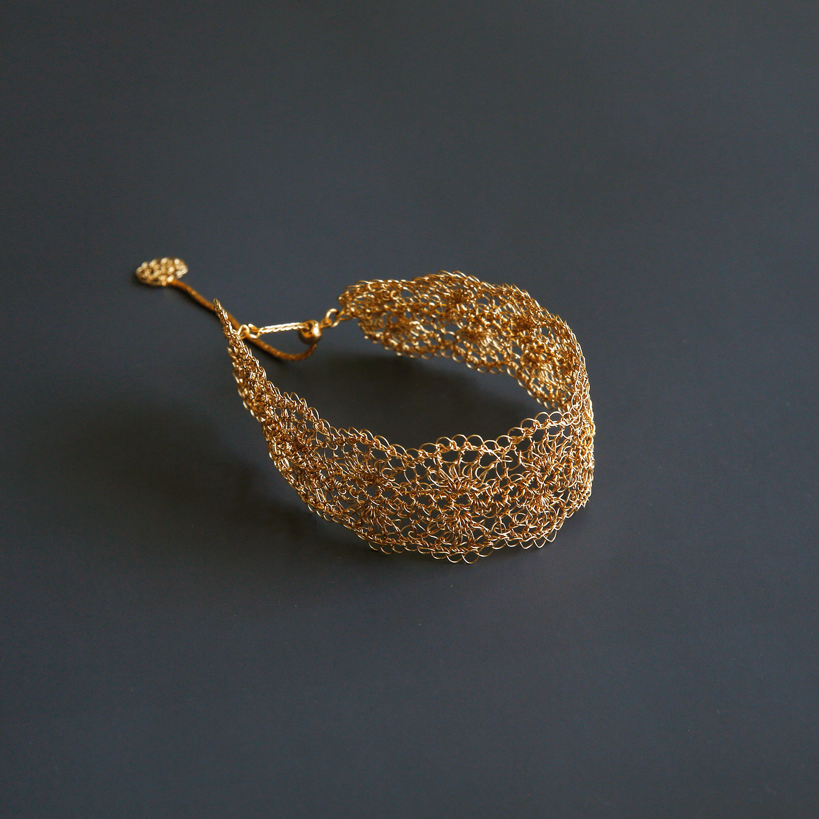 Matsu Bracelet#2（ゴールド）Takahashi Naomi - Crochet with Wire