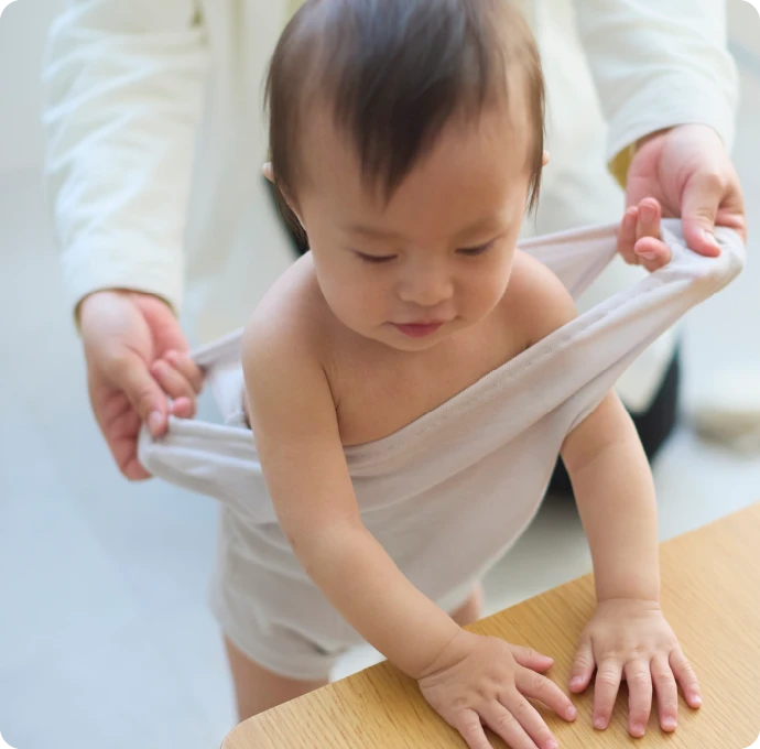 上からも下からもサッと着脱できるロンパース | アカチャンホンポ