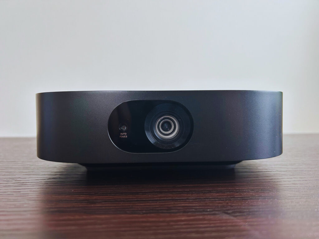 どこでもすぐに映画館】Nebula Vega Portableを徹底レビュー【万能