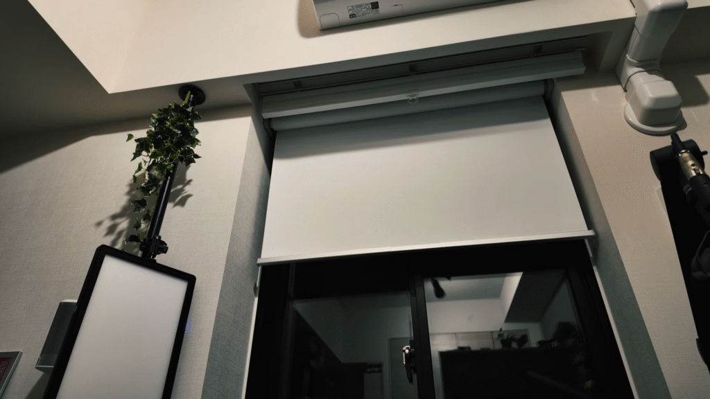 SwitchBot電動ロールスクリーン」は清々しい目覚めのための必須