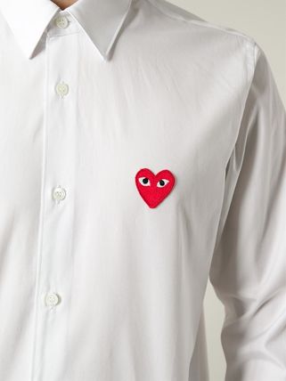 コムデギャルソン プレイ(Play) メンズ白シャツ 赤ハートワッペン