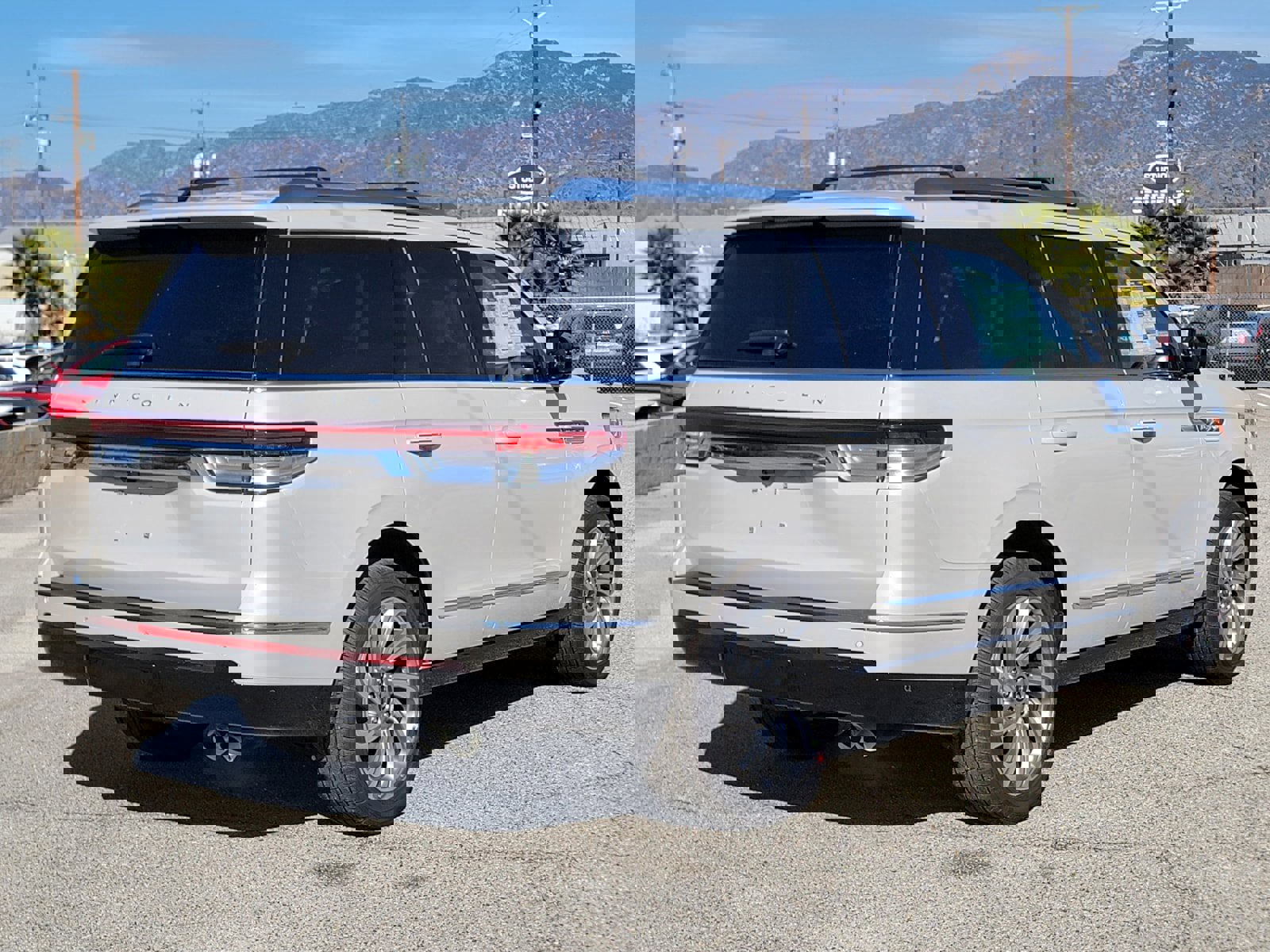 Used Ceramic Pearl Metallic Tri-Coat 2024 Lincoln Navigator