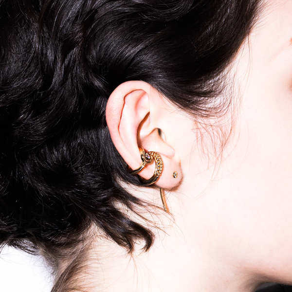 Mini BELUGA オニキス チェーンピアス