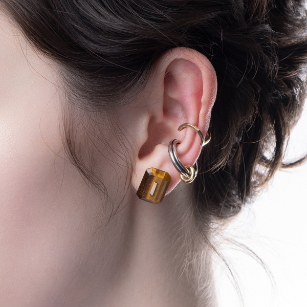 GOSSAMER ショートバー ダイヤモンド ピアス