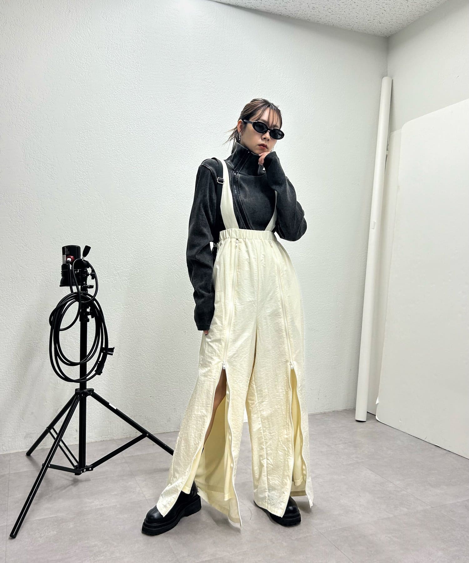 Six M】ファスナーデザインパンツ | WHO'S WHO gallery(フーズフー