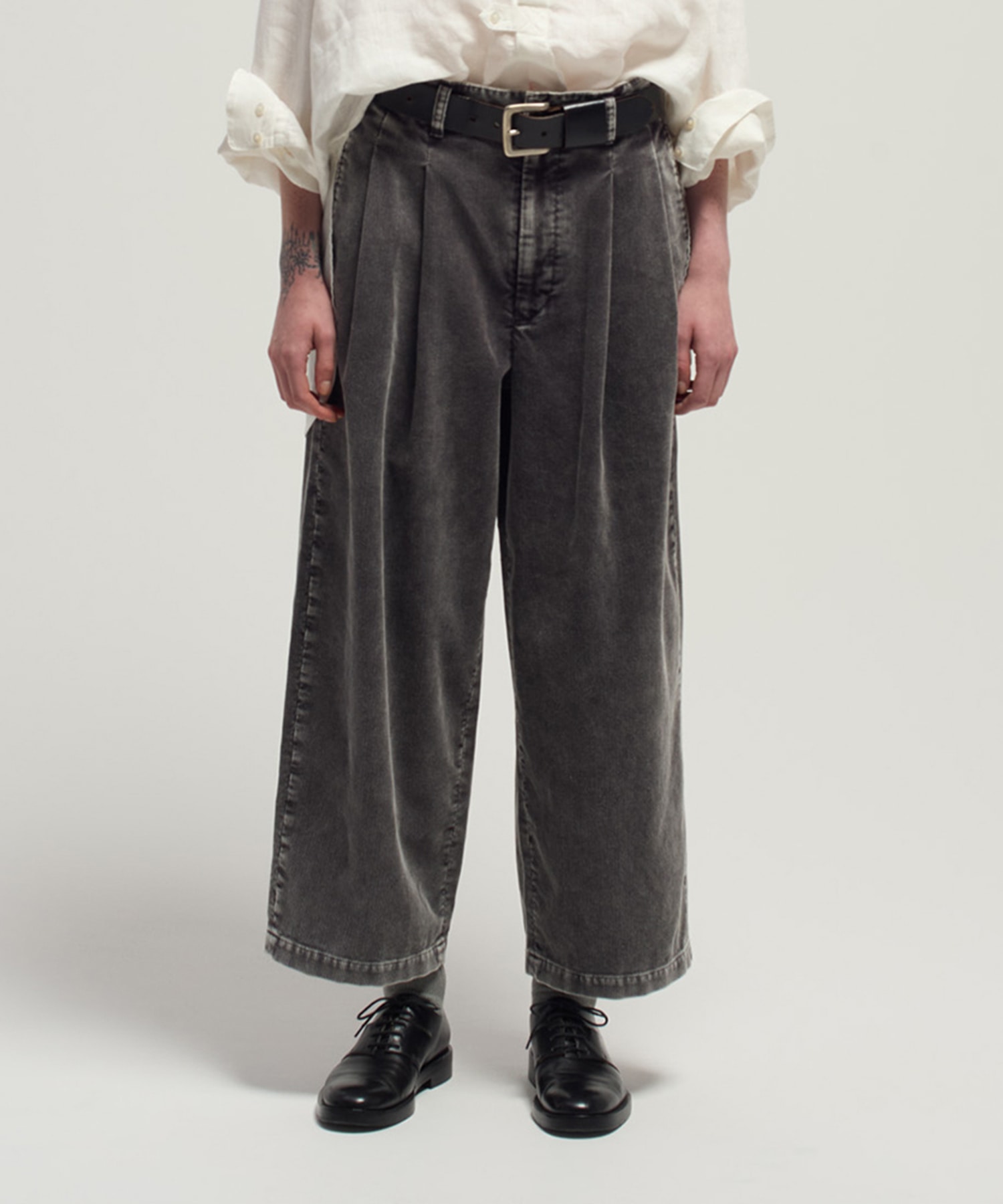 2 TUCK PANTS(1 BLACK): URU TOKYO: MENS｜CONZ ONLINE STORE