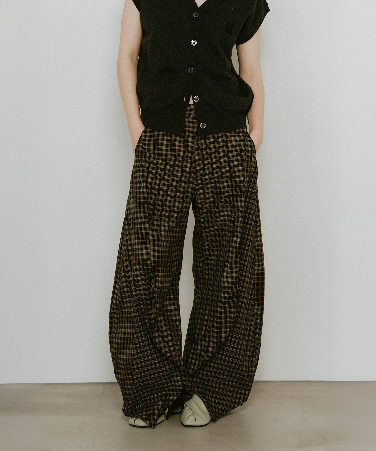 slit deformed pants(unisex) ｜ Knuth Marf