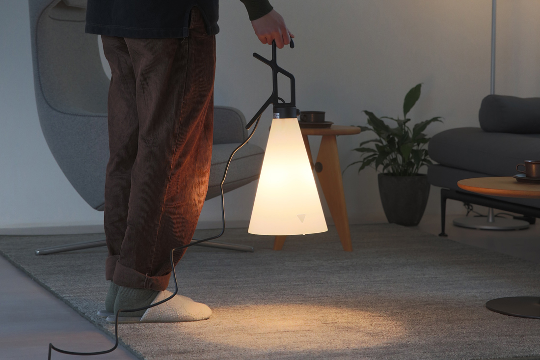 MAYDAY（メイデイ）｜FLOS（フロス）｜テーブルランプ イタリア照明