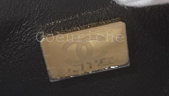 シャネルのシリアルシール・Gカードが廃止。金具にシリアルナンバーが