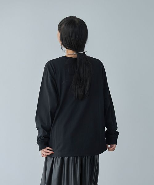 メタリックロゴプリントロングスリーブTシャツ