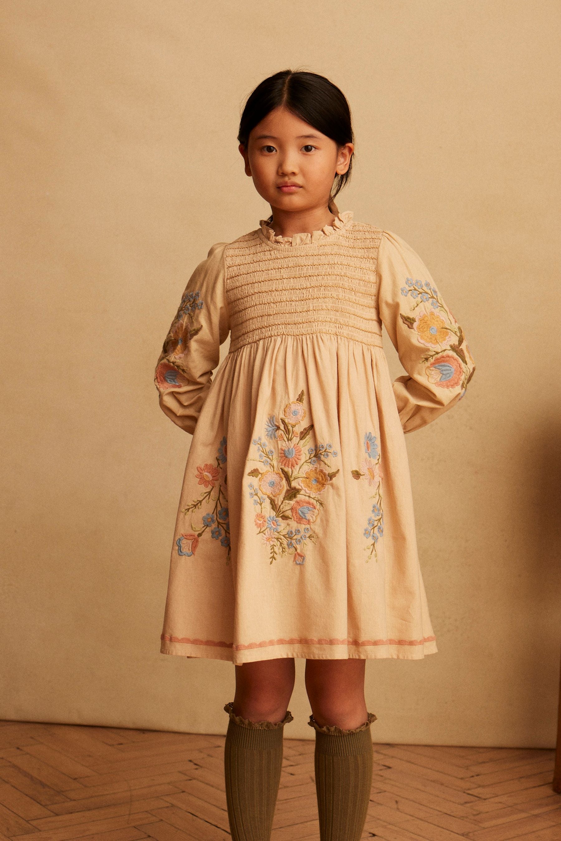 Apolina 花柄刺繍ワンピース 5-7 apolina 花柄 ワンピース 5-7Y