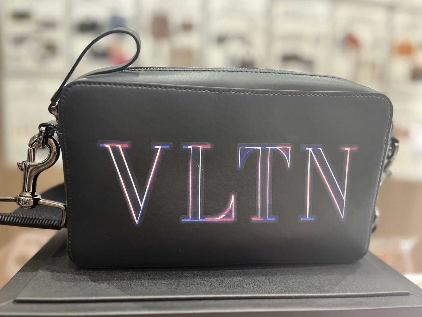 ヴァレンティノ（VALENTINO）クロスボディバッグメンズ買取 - 買取専門