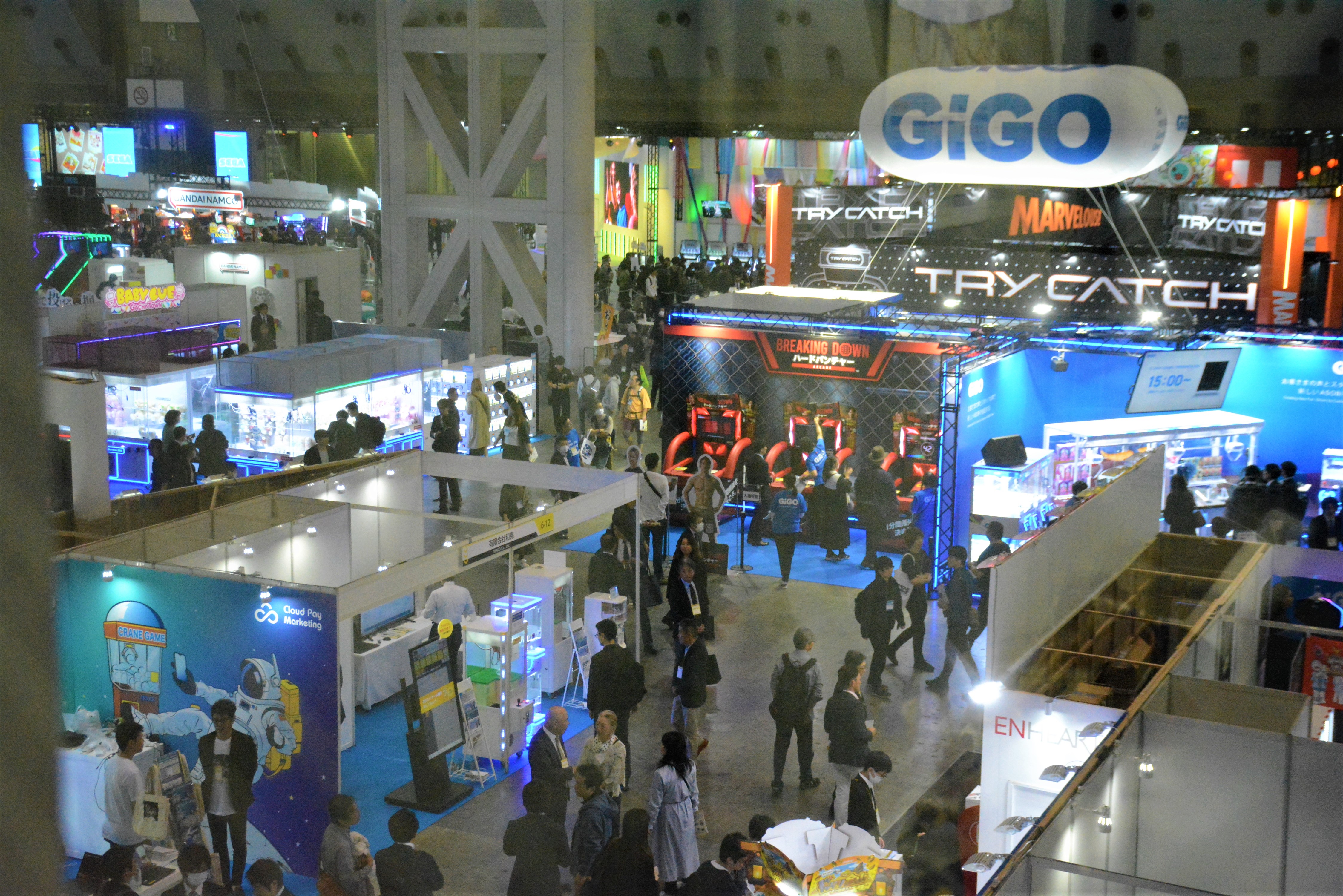 アミューズメントエキスポ開幕 景品「1000円の壁」に推し活グッズ