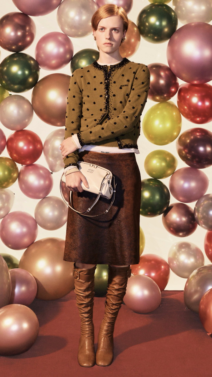 Miu Miu《ミュウミュウ》のホリデー＆ショップリニューアル｜HOT