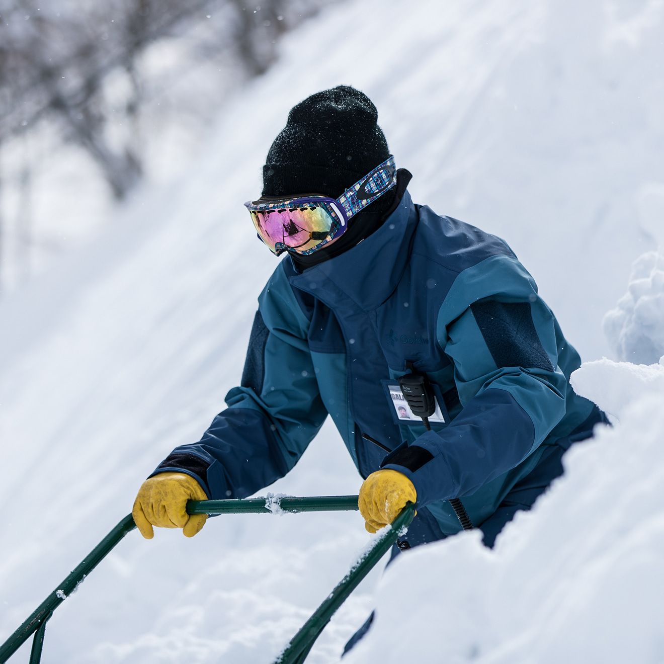 GOLDWIN スキーウェア上下セット 140cm サイズ調整機能付 ゴールド