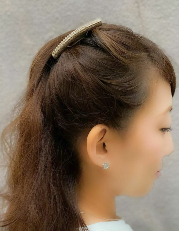 アレンジ次第で色んなスタイルが楽しめるacca（アッカ）のバレッタヘア