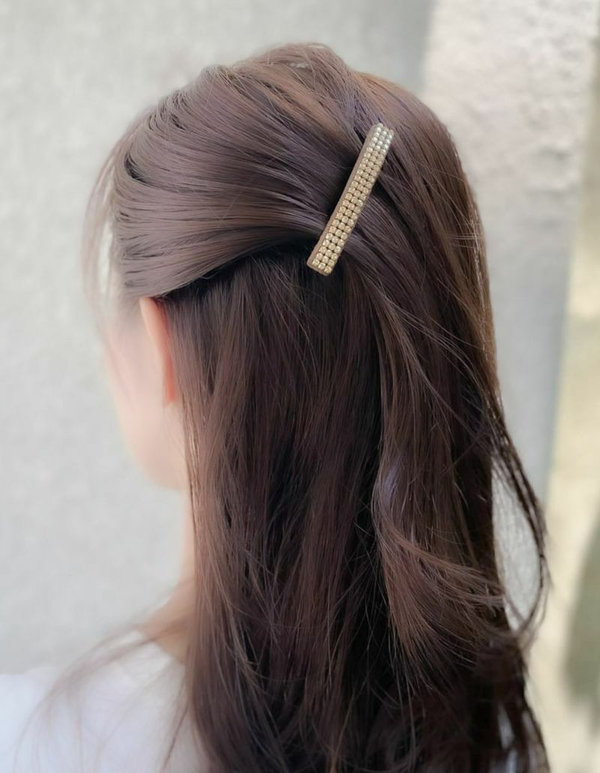 アレンジ次第で色んなスタイルが楽しめるacca（アッカ）のバレッタヘア