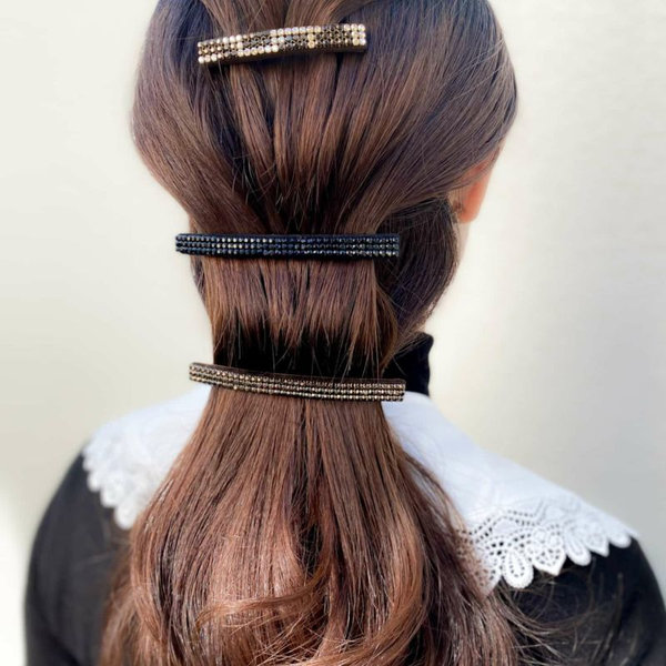 アレンジ次第で色んなスタイルが楽しめるacca（アッカ）のバレッタヘア