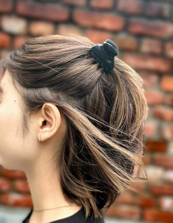 ヘアクリップ】ツヤを宿したオールブラックの魅力 | acca(アッカ