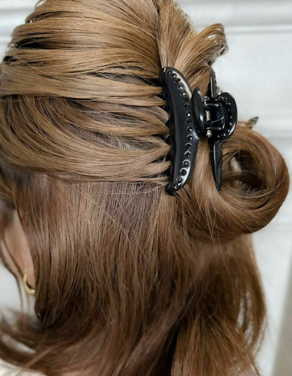 ヘアクリップ】ツヤを宿したオールブラックの魅力 | acca(アッカ