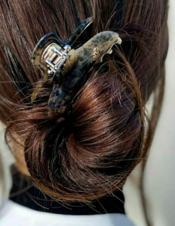 最旬】くすみカラーをとりいれた秋のヘアクリップ | acca(アッカ