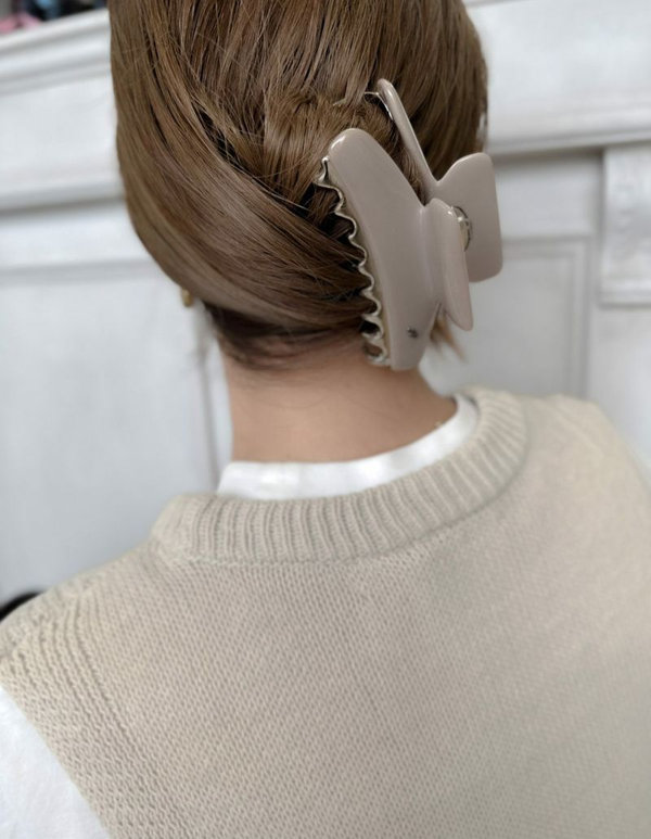 最旬】くすみカラーをとりいれた秋のヘアクリップ | acca(アッカ