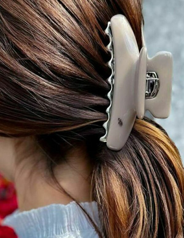 ビジネスシーンにぴったりなデザインヘアクリップ5選 | acca（アッカ