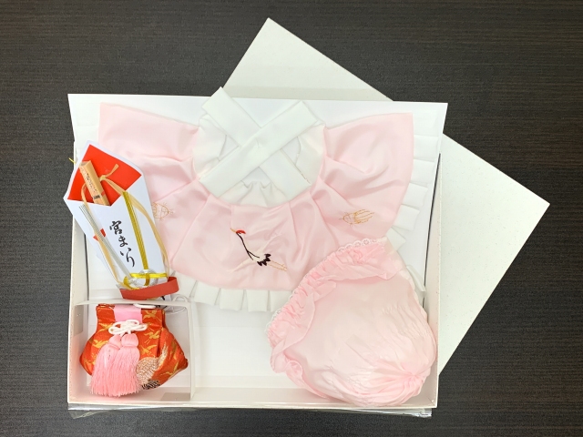 お宮参り 小物 セット フード 涎掛け 御守り 扇子 4点セット 女の子