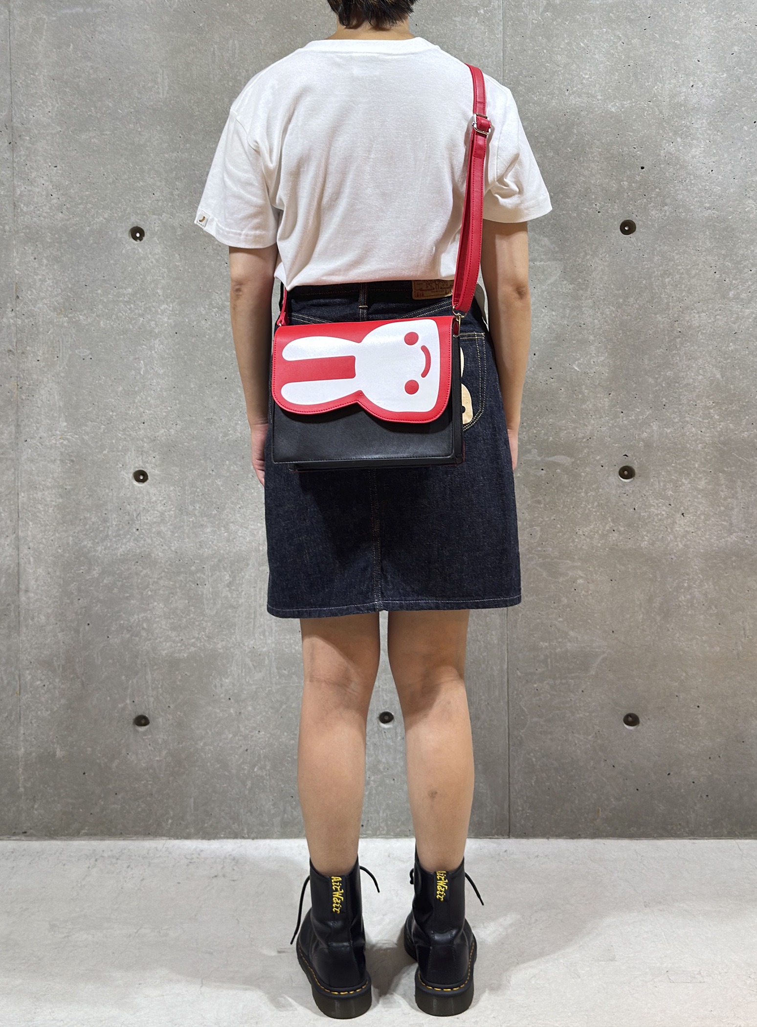 ウサギフラップショルダーバッグ｜ウサギがいる｜CUNE ONLINE STORE