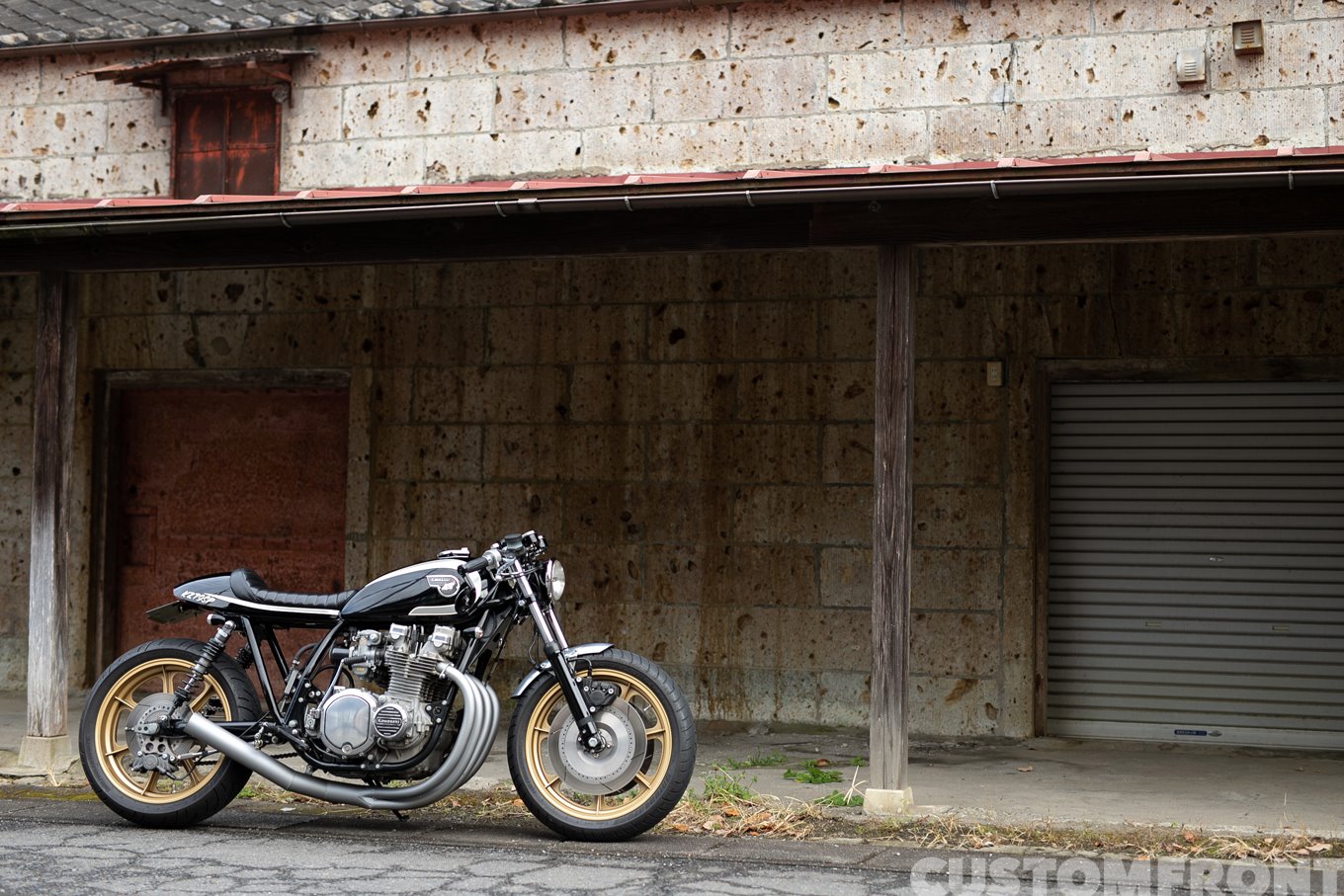 CROWS PERFORMANCEのカワサキZ-LTDの国産4発カフェレーサースタイル