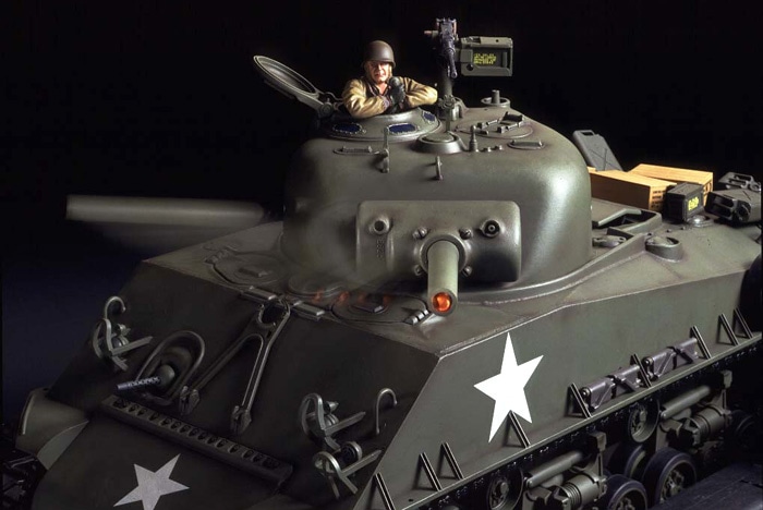 1/16 R/C M4 SHERMAN 105mm HOWITZER FULL-OPTION KIT | TAMIYA