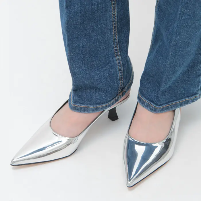 PELLICO SUNNYのエナメルポインテッドミュール | 送料無料|BLACK