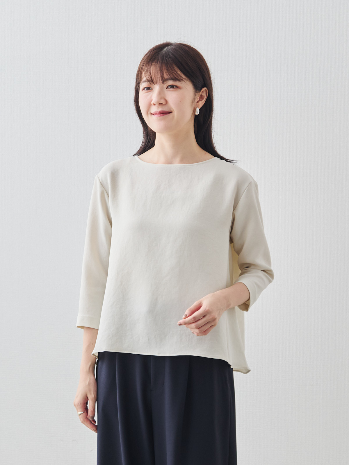 ノンシワ・エレガントフレアブラウス/ネイビー | Factelier (ファクトリエ)