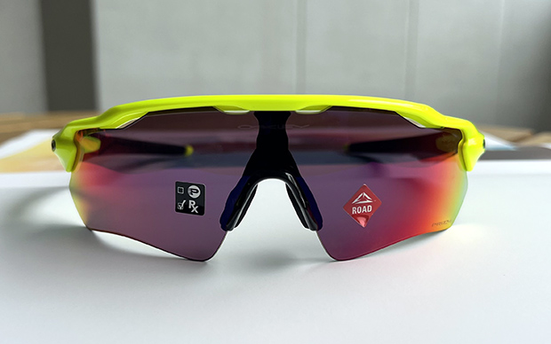 OAKLEY (オークリー) テニスボールの様な鮮やかなイエローカラーの新色