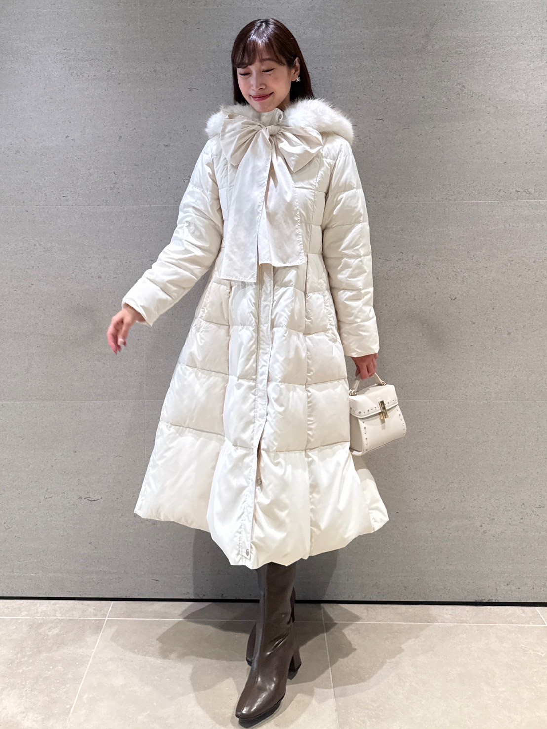 限定カラーあり】フードリボンロングダウンコート(コート)｜OUTER