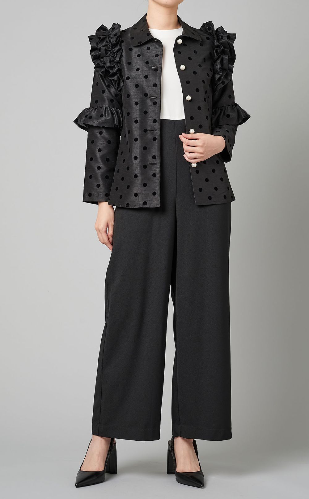 hue DAY TO EVENING｜フリルスリーブパールドットプラウス