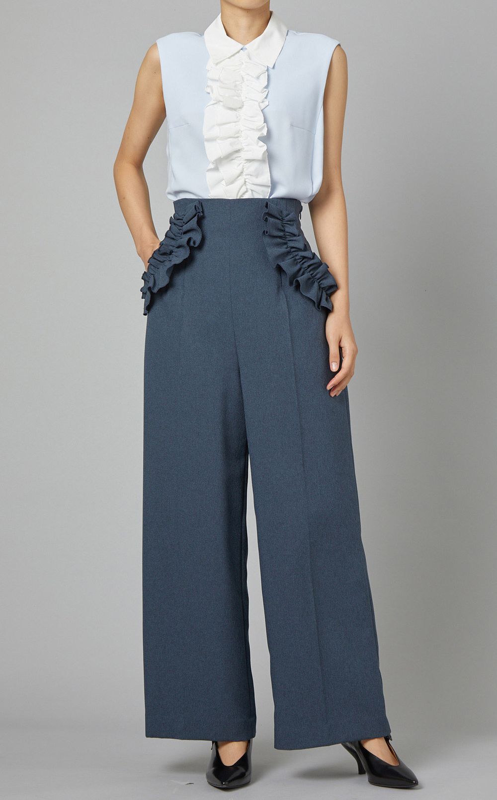 hue DAY TO EVENING｜センターフリルシャツ