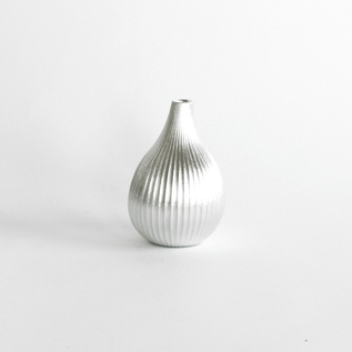 フラワーベース suzu／能作（のうさく）｜愛着を持ってずっと使いたい