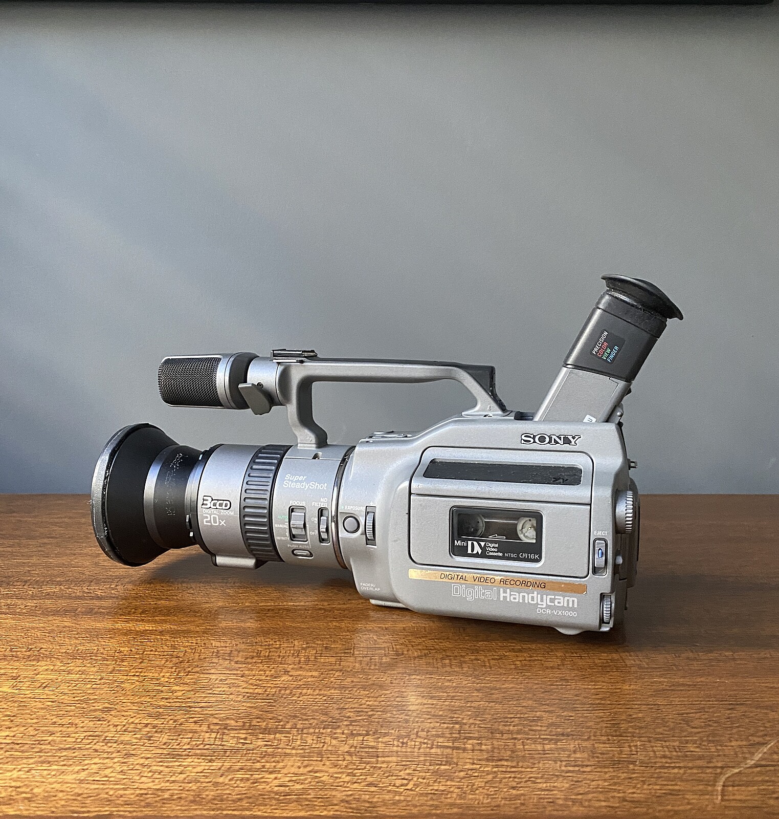Rent a Sony VX1000 (MiniDv), Best Prices | ShareGrid Los Angeles, CA