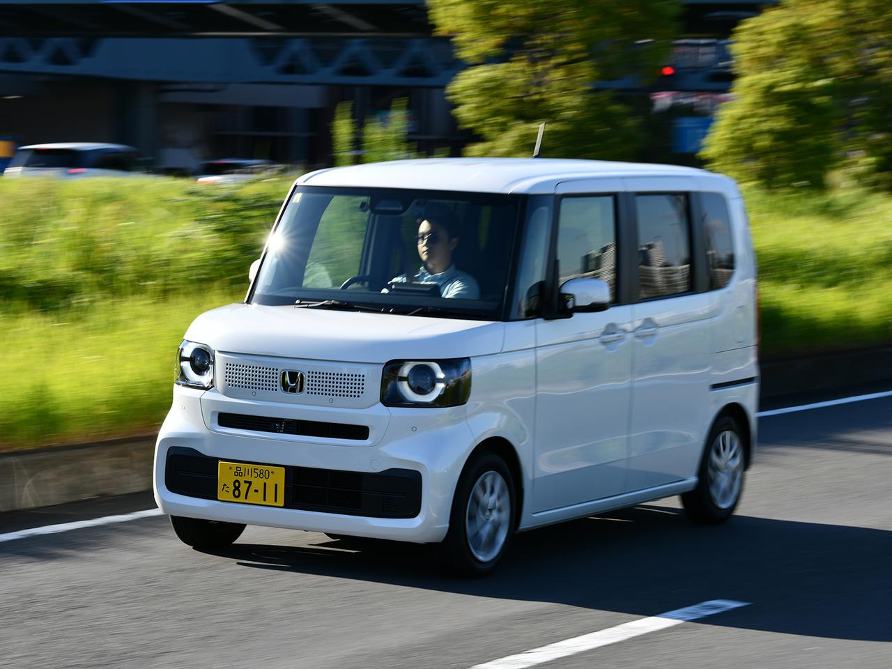 大人気、ホンダ新型N-BOX公道初試乗！軽自動車の概念を変えるような