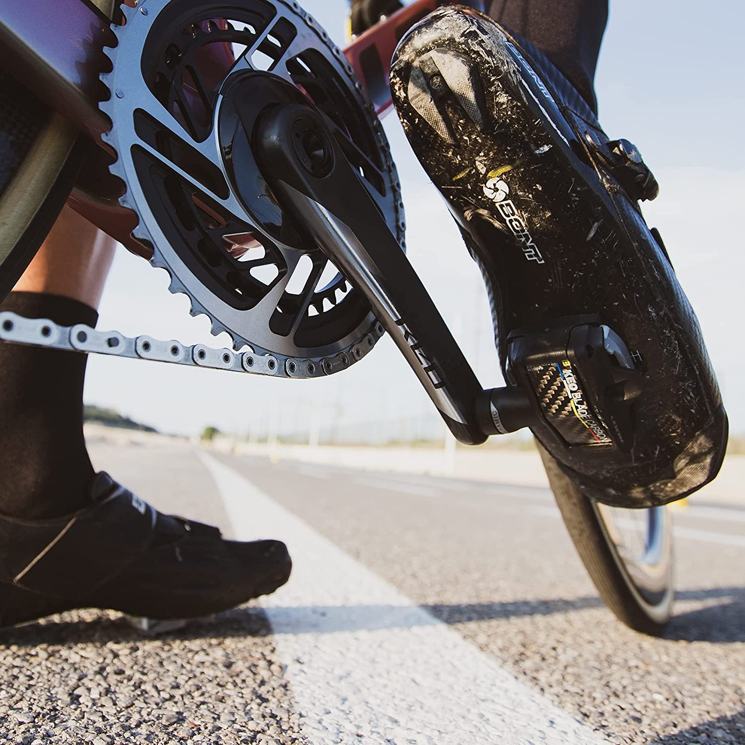 ロードバイク用ペダルのおすすめ13選！フラットやビンディングも